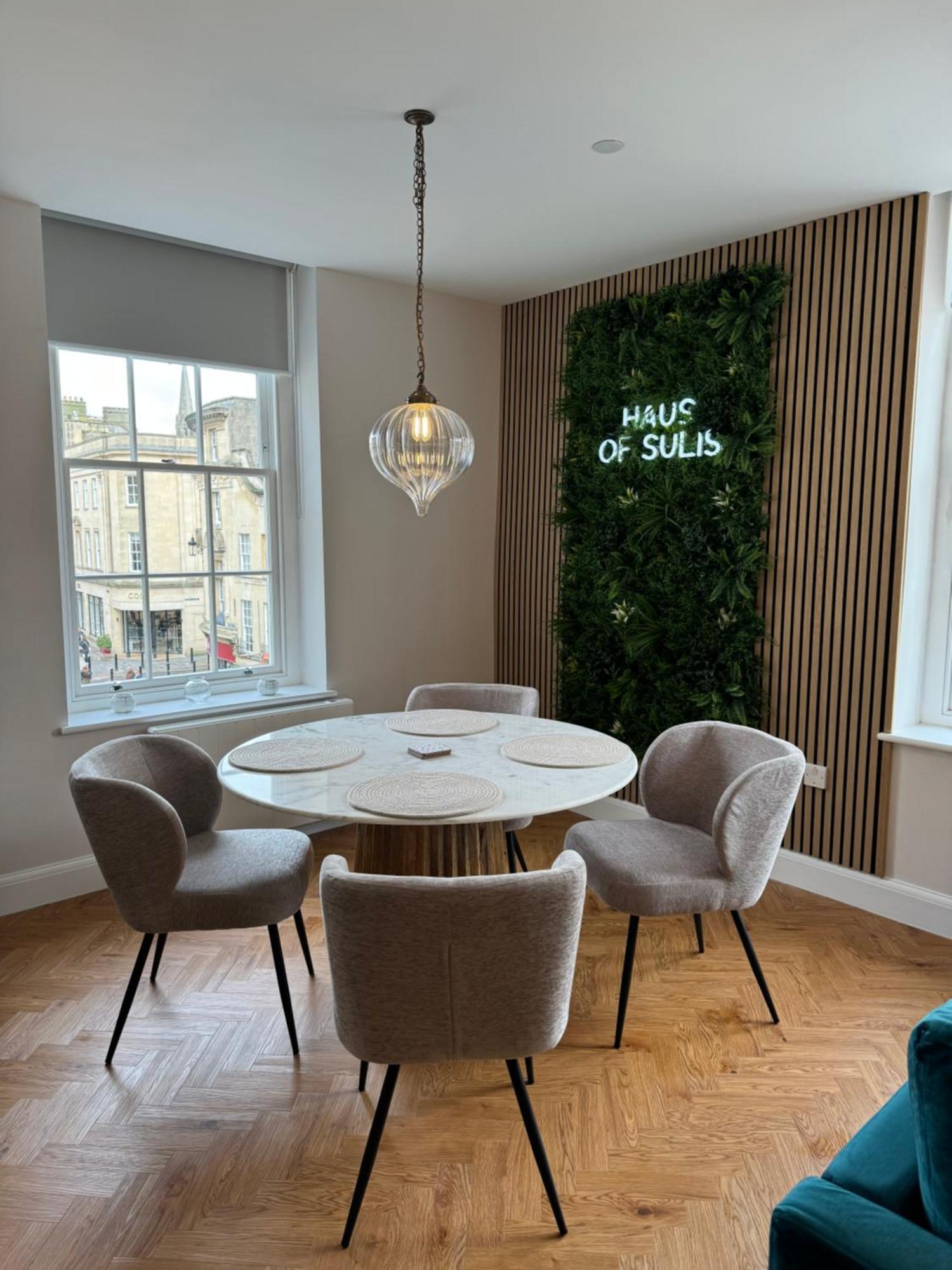 Haus Of Sulis, City Centre Apartment With Lift Access Μπαθ Εξωτερικό φωτογραφία