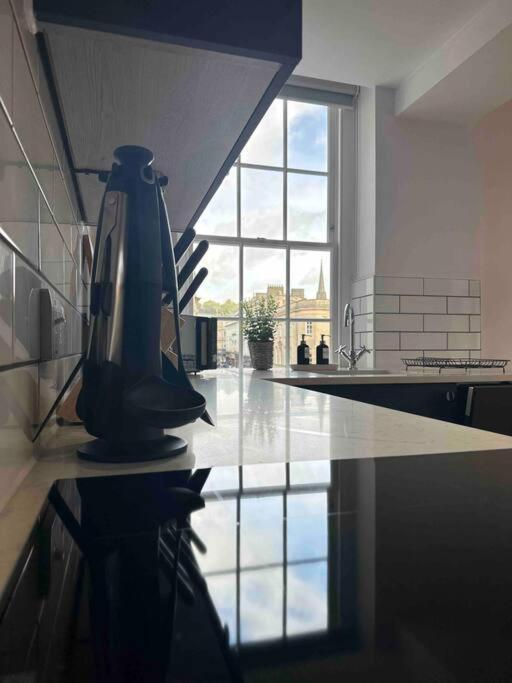 Haus Of Sulis, City Centre Apartment With Lift Access Μπαθ Εξωτερικό φωτογραφία