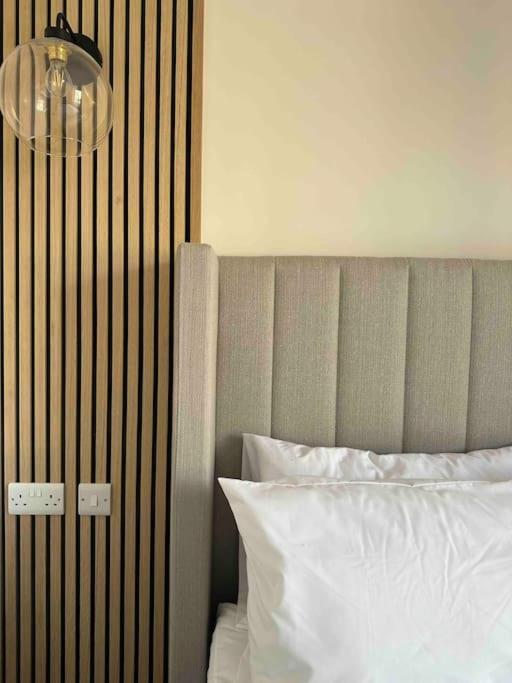 Haus Of Sulis, City Centre Apartment With Lift Access Μπαθ Εξωτερικό φωτογραφία