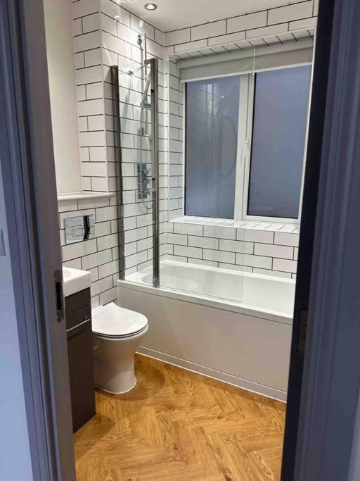 Haus Of Sulis, City Centre Apartment With Lift Access Μπαθ Εξωτερικό φωτογραφία